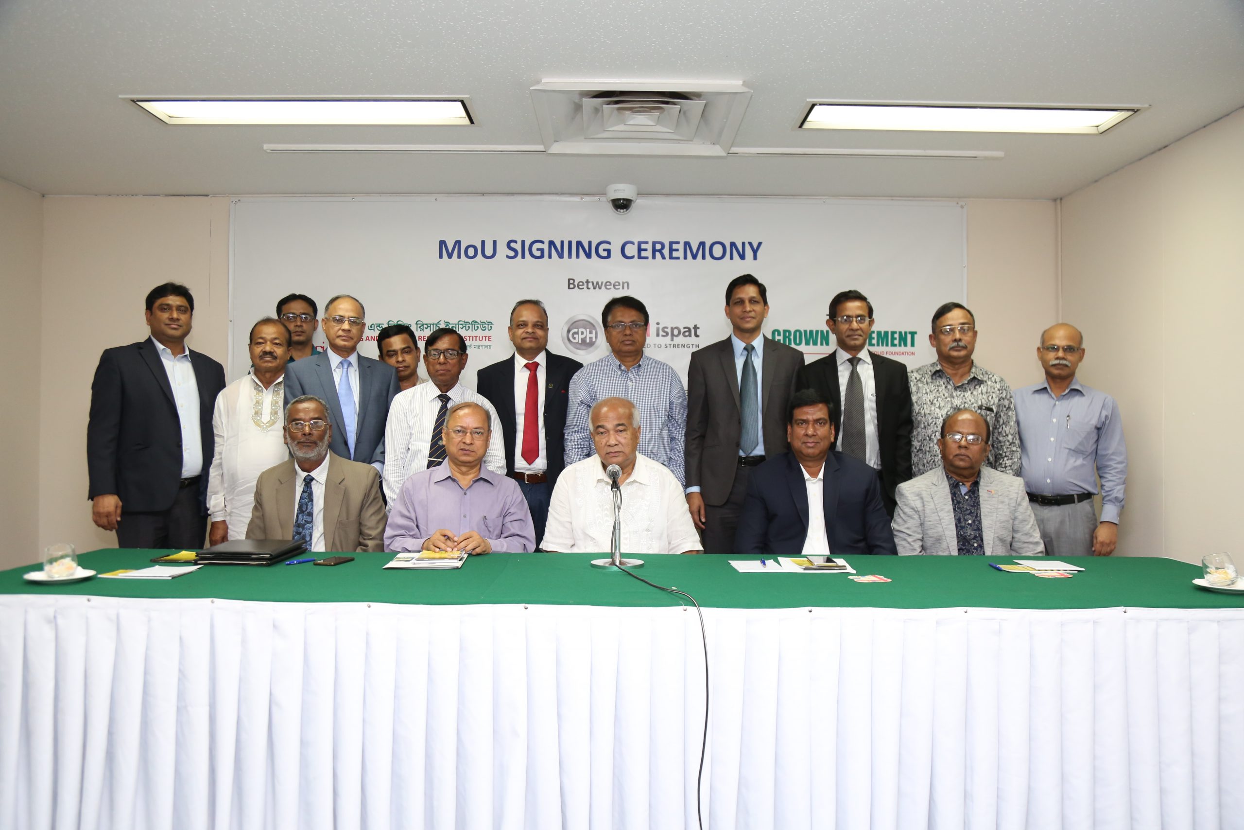 Crown Cement, GPH Ispat sign MoUs with